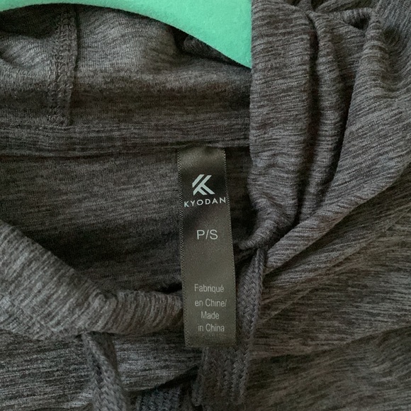 Hooded Long Sleeve Pullover, size Small - Picture 3 of 3